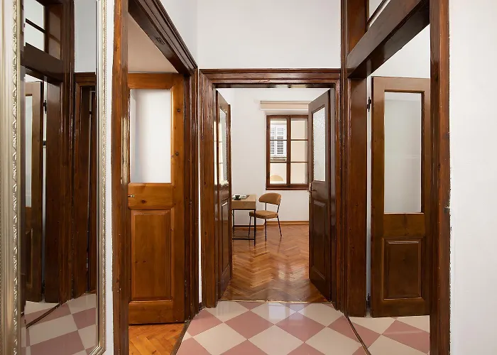 Zerostrasse View פולה