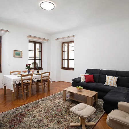 Zerostrasse View Apartmán Pula